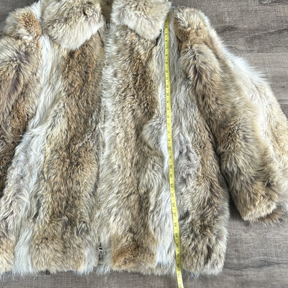 Coyote Fur Jacket - Picture 5 of 10
